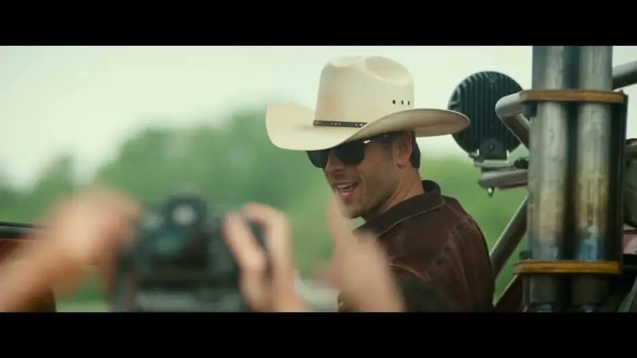 Відео до фільму Смерчі | Spot 'Chase It'