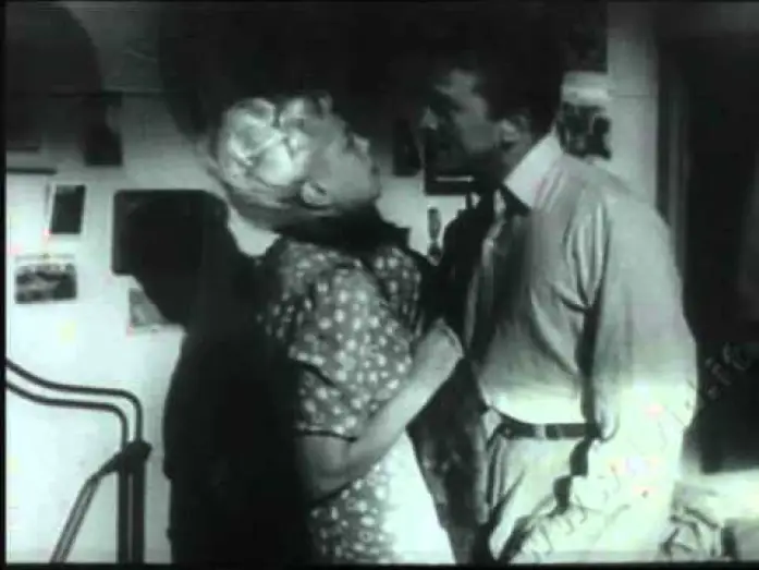 Відео до фільму Туз в рукаві | L'ASSO NELLA MANICA (1951) - Trailer Italiano