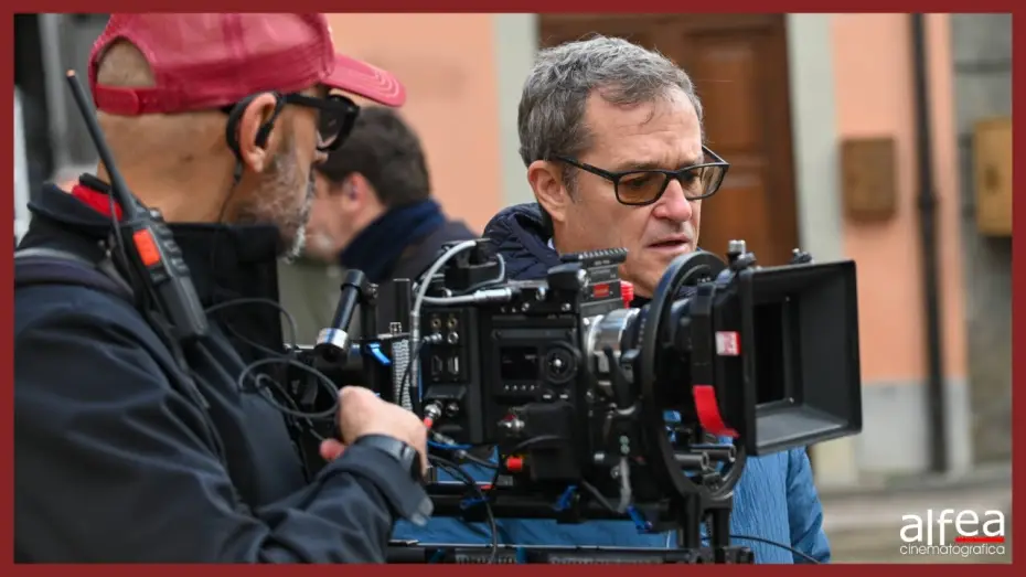 Відео до фільму Per un nuovo domani | Il Backstage di "Per un Nuovo Domani", una coproduzione di Alfea Cinematografica e Rai Fiction