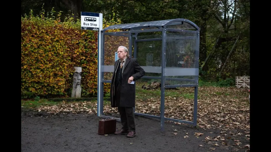 Відео до фільму Останній автобус | El inglés que cogió la maleta y se fue al fin del mundo - Trailer espa&ntilde;ol