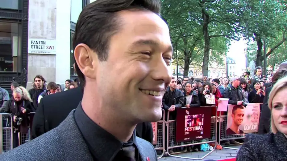 Відео до фільму Пристрасті Дон Жуана | Don Jon - LFF Red Carpet Interview with Joseph Gordon-Levitt - Official Warner Bros. UK