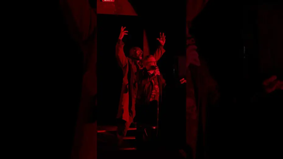 Відео до фільму Вбивця-психопат | Spotted: PSYCHO KILLER loose at the premiere of his new movie.