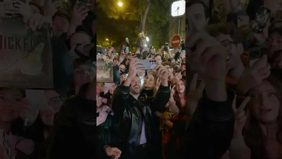 Відео до фільму Wicked: Чародійка. Частина 2 | Paris loves Jonathan Bailey!