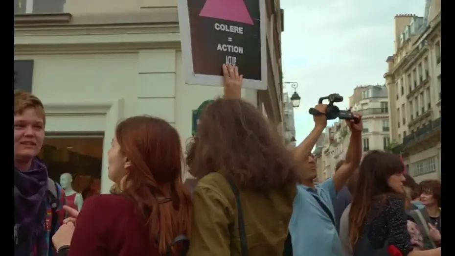 Відео до фільму H&eacute;l&egrave;ne Tr&eacute;sore Transnationale | H&Eacute;L&Egrave;NE TR&Eacute;SORE TRANSNATIONALE : le documentaire &agrave; voir au cin&eacute;ma (bande-annonce)