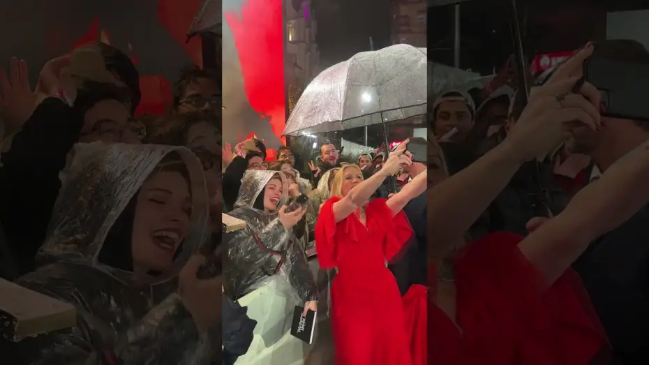 Відео до фільму &laquo;Буремний перевал&raquo; | Filmmaker Emerald Fennell celebrates with Wuthering Heights fans at the UK Premiere of the film