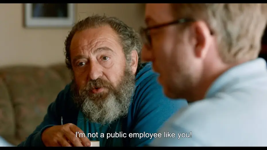 Відео до фільму Tomb&eacute;s du camion | Fallen from the Truck / Tomb&eacute;s du camion (2024) - Trailer (English Subs)