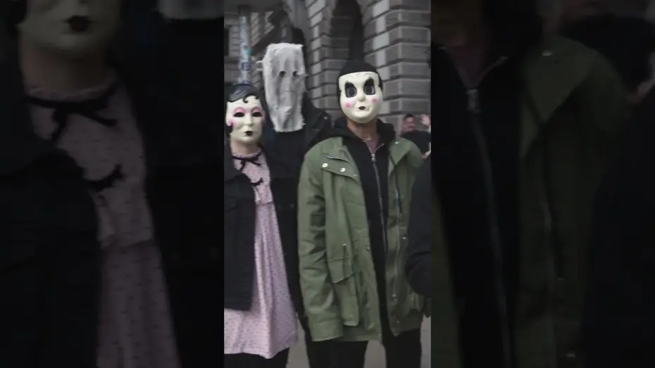 Відео до фільму Незнайомці: Частина друга | you're seeing them too, right?