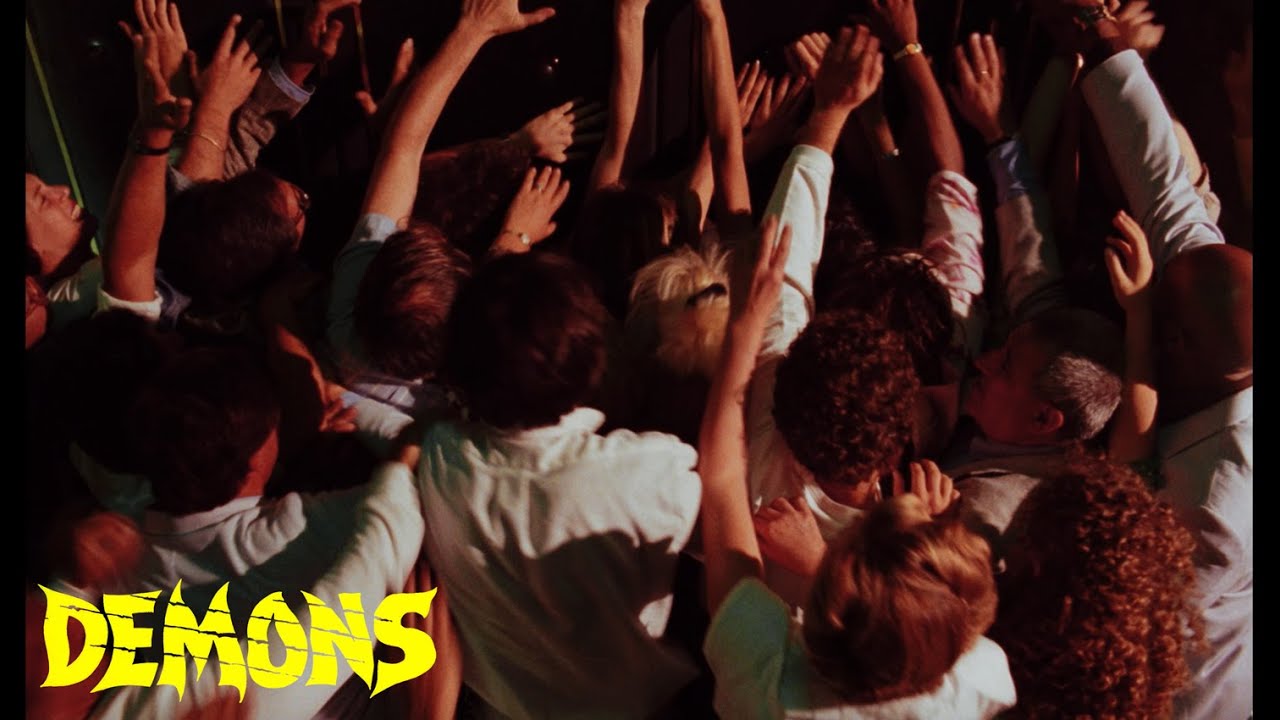 Відео до фільму Демони | Demons Clip - We&rsquo;re trapped in here!