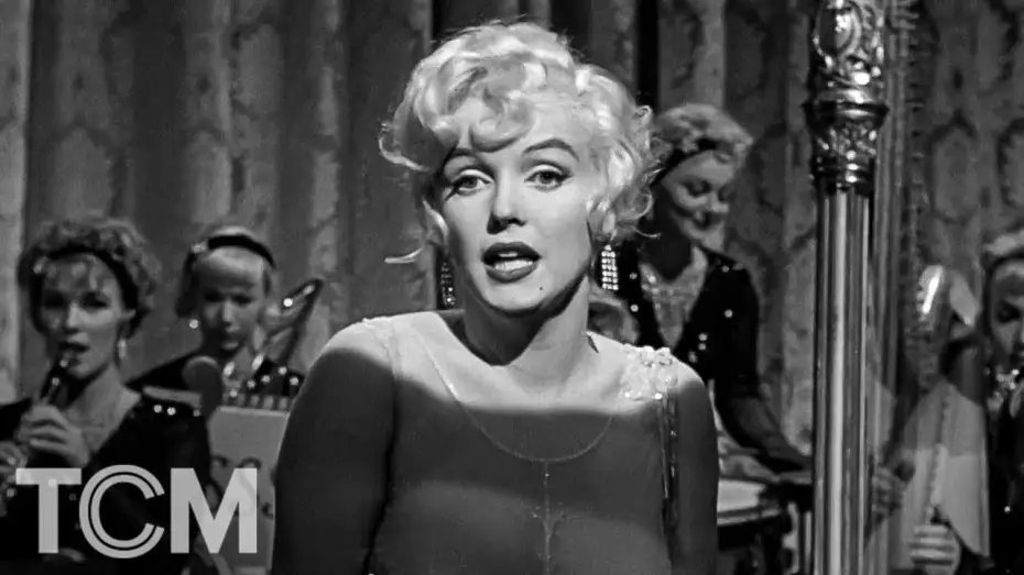 Відео до фільму У джазі тільки дівчата | Sugar Kane (Marilyn Monroe) Performs &ldquo;I Wanna Be Loved By You&rdquo; | Some Like It Hot (1959) | TCM