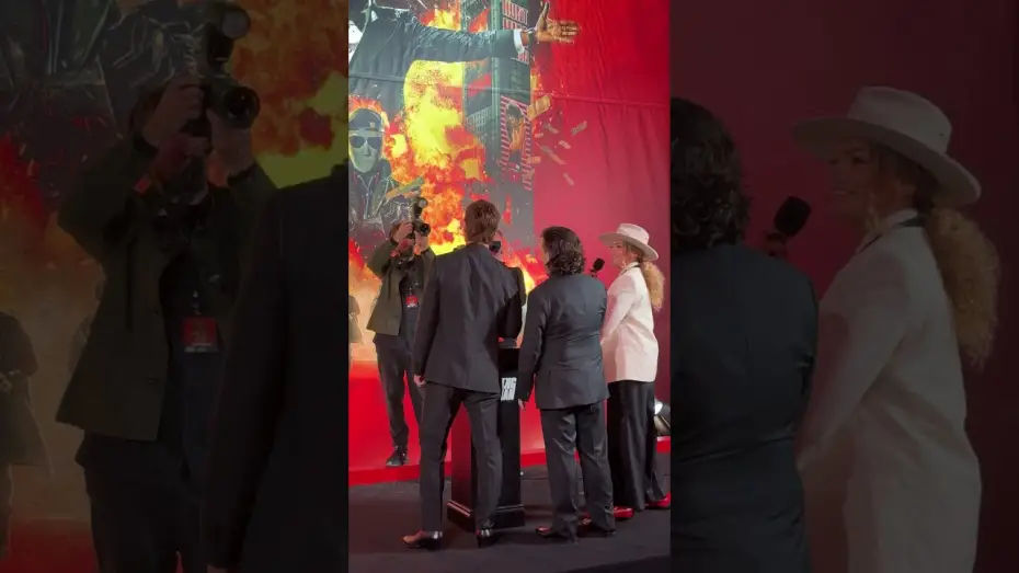 Відео до фільму Людина, що біжить | Billion Dollars UK Premiere