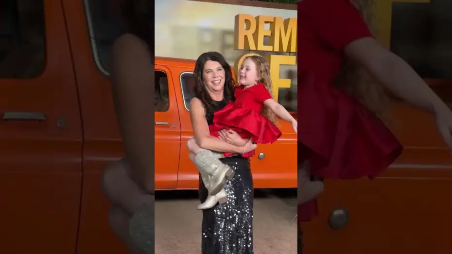 Відео до фільму Спогади про нього | Just the cast slaying the red carpet during the US tour of Reminders Of Him