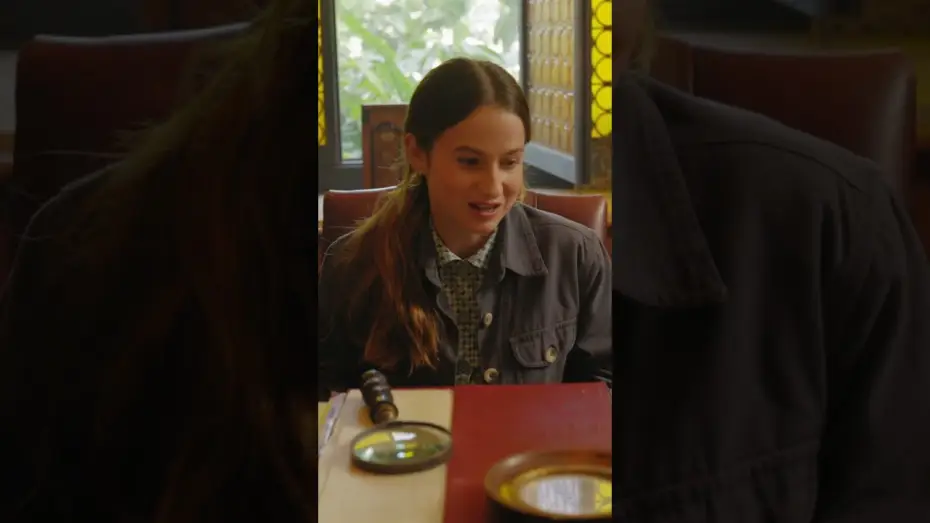 Відео до фільму Пригоди Паддінґтона в Перу | Madeleine Harris Gives a Set Tour of the Home for Retired Bears