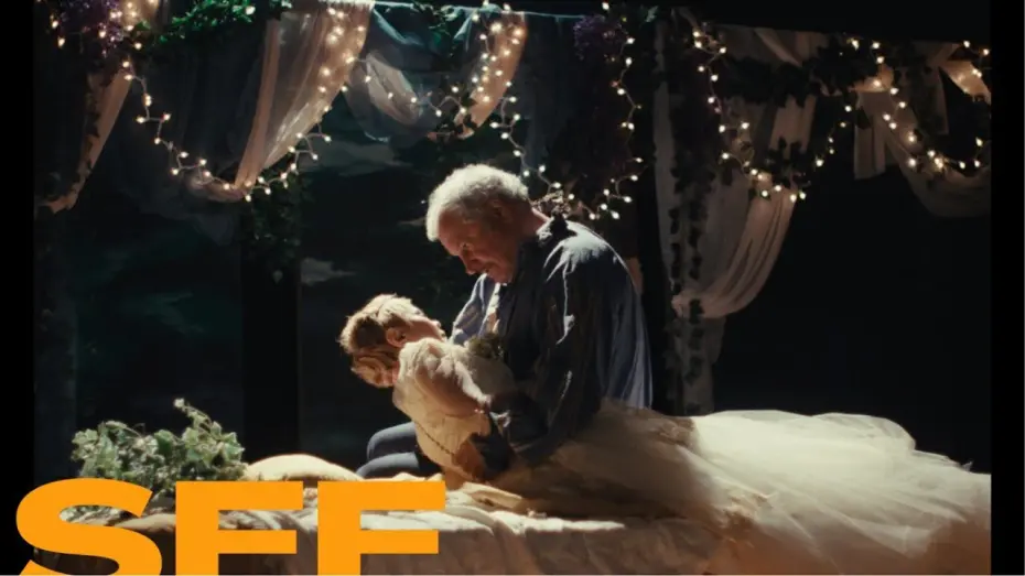 Відео до фільму Примарне світло | International Trailer