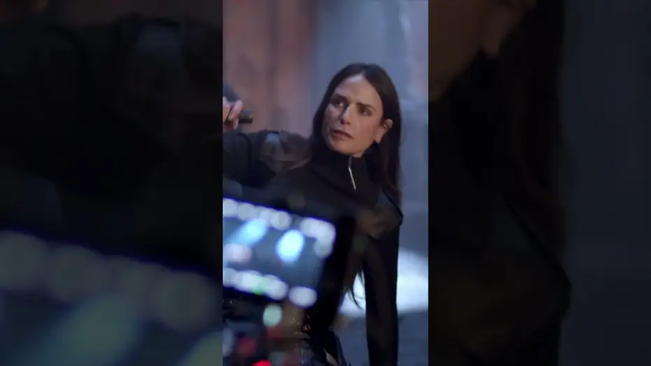 Відео до фільму Сердечні очі | Olivia Holt and Jordana Brewster Discuss Their Stunt Sequence (Behind-the-Scenes)