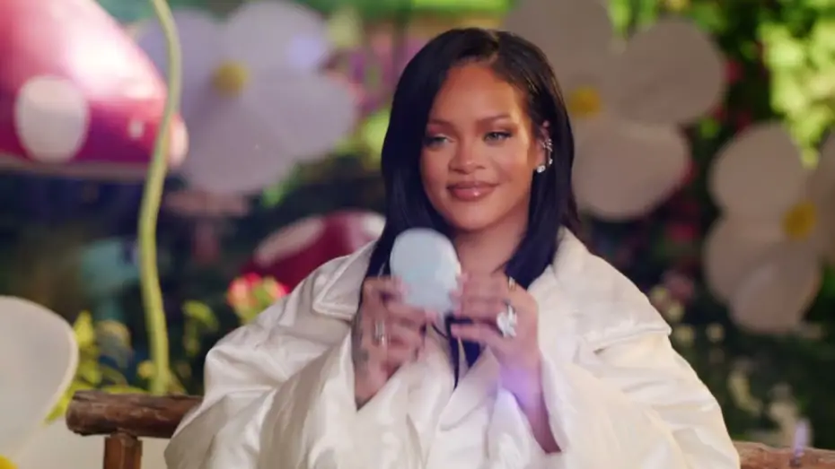 Відео до фільму Смурфи | What's in My Bag?