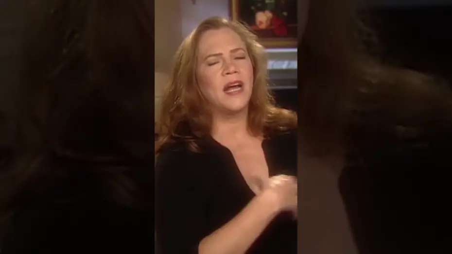 Відео до фільму Зловити злодія | Kathleen Turner reflects on Cary Grant and Grace Kelly in Hitchcock&rsquo;s TO CATCH A THIEF.