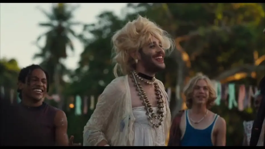 Відео до фільму Los Frikis | L&aacute;grimas Negras