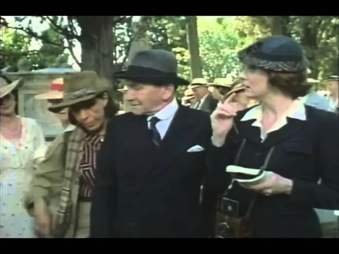 Відео до фільму Tea with Mussolini | Tea With Mussolini Trailer 1999