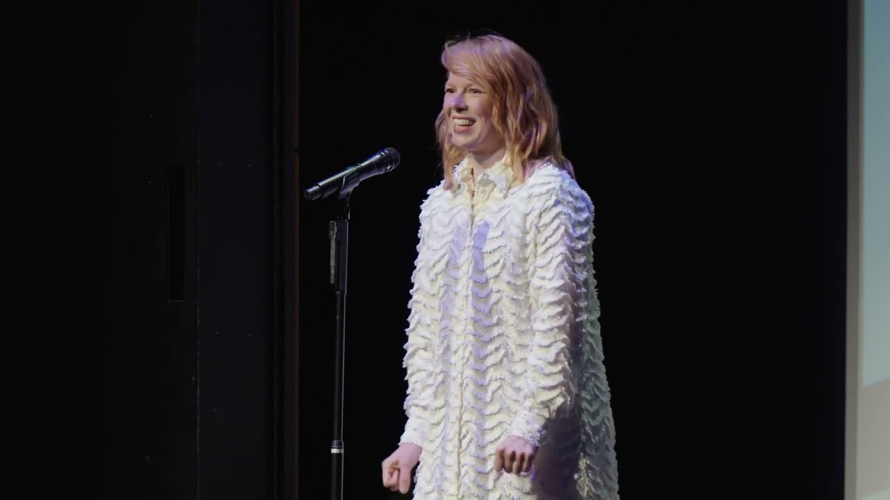 Відео до фільму Опале листя | Alma P&ouml;ysti Introduces Fallen Leaves