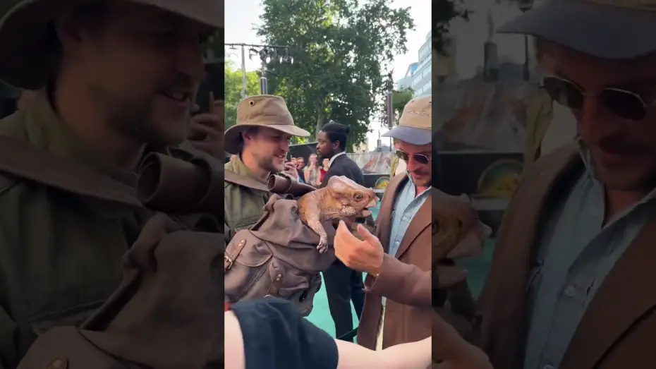 Відео до фільму Світ Юрського періоду: Відродження | Jonathan Bailey and Dolores together again