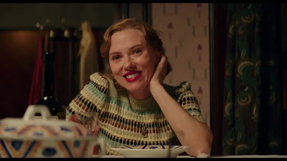 Відео до фільму Кролик Джоджо | Jojo Rabbit - Extrait : "&Agrave; table" [VOST]