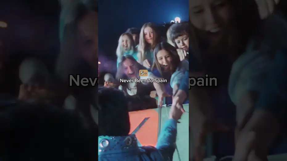 Відео до фільму EPiC: Елвіс Преслі і концерт | Baz Luhrmann blind ranks Elvis songs in EPiC