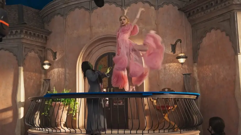 Відео до фільму Wicked: Чародійка | A Week On Set With Ariana