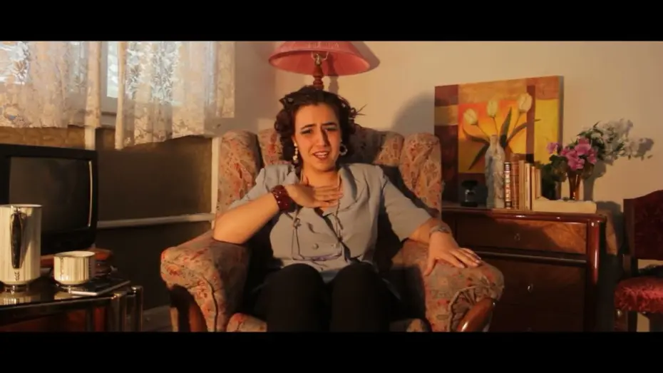 Відео до фільму Entre Dos Puertas | ENTRE DOS PUERTAS [TR&Aacute;ILER OFICIAL]