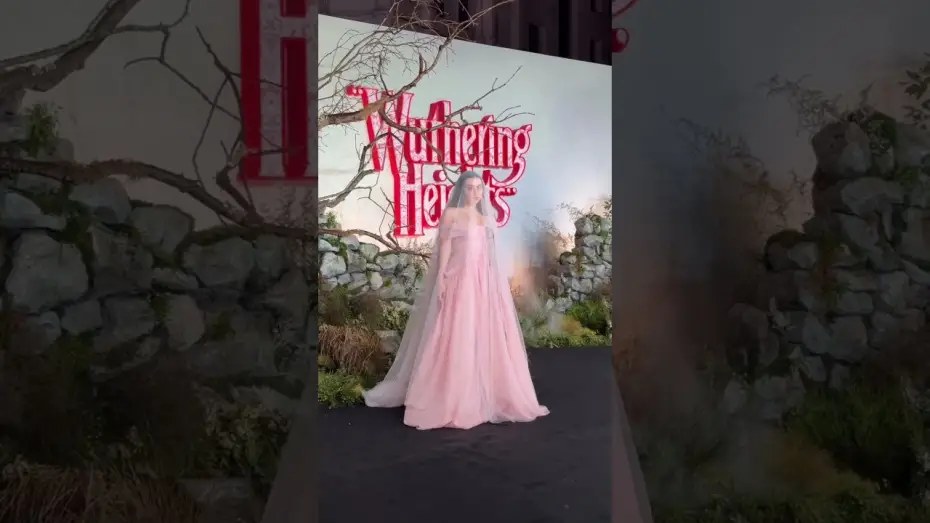 Відео до фільму &laquo;Буремний перевал&raquo; | Ready to fall in love again and again, it's Charli xcx!