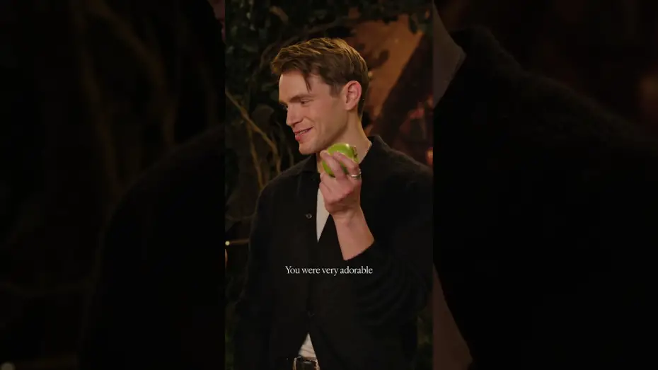 Відео до фільму Білосніжка | Red Apple or Green Apple?