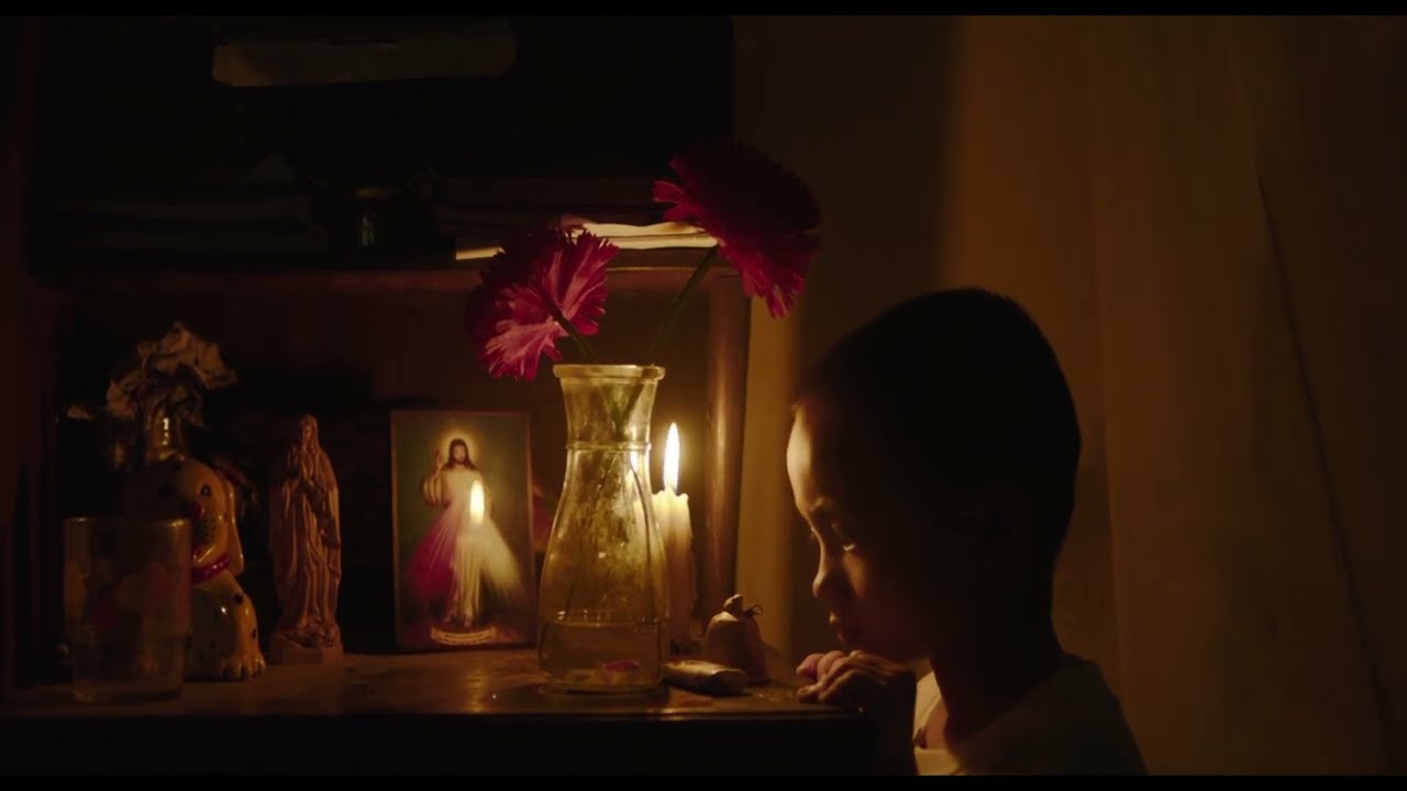 Відео до фільму B&ecirc;n Trong Vỏ K&eacute;n V&agrave;ng | Exclusive Clip