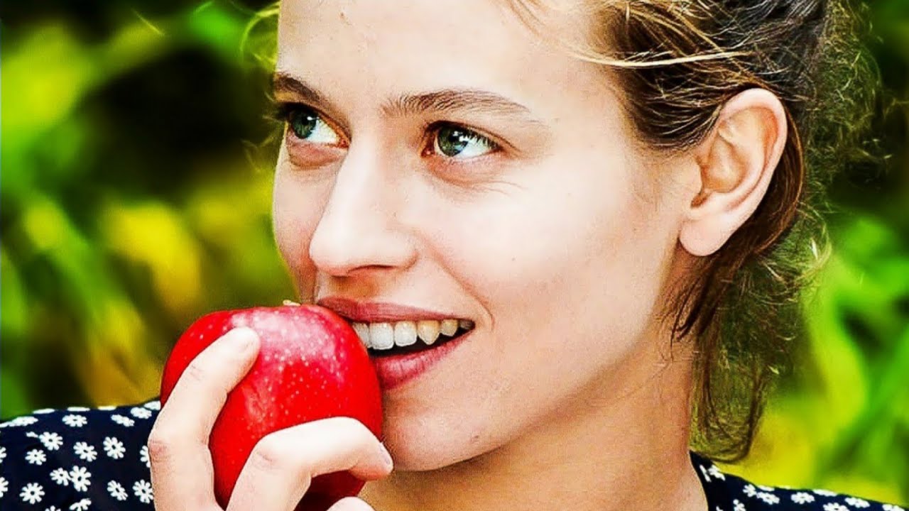 Відео до фільму Біла, як сніг | Белоснежка.Сказка для взрослых &mdash; Русский трейлер (2019)