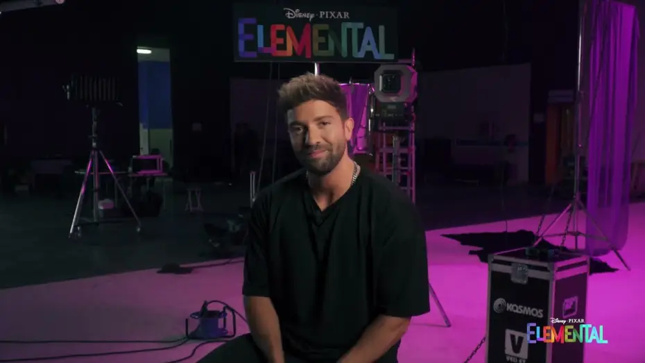 Відео до фільму Стихії | Pablo Albor&aacute;n interpreta "Somos Dos"