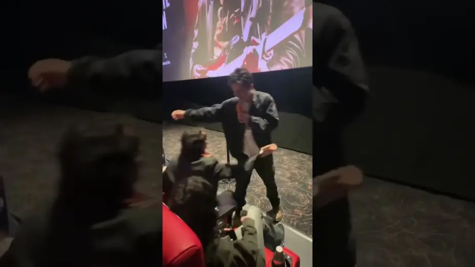 Відео до фільму Боб Ділан: Цілковитий незнайомець | Timoth&eacute;e Chalamet meets the winner of his Timoth&eacute;e Chalamet lookalike contest