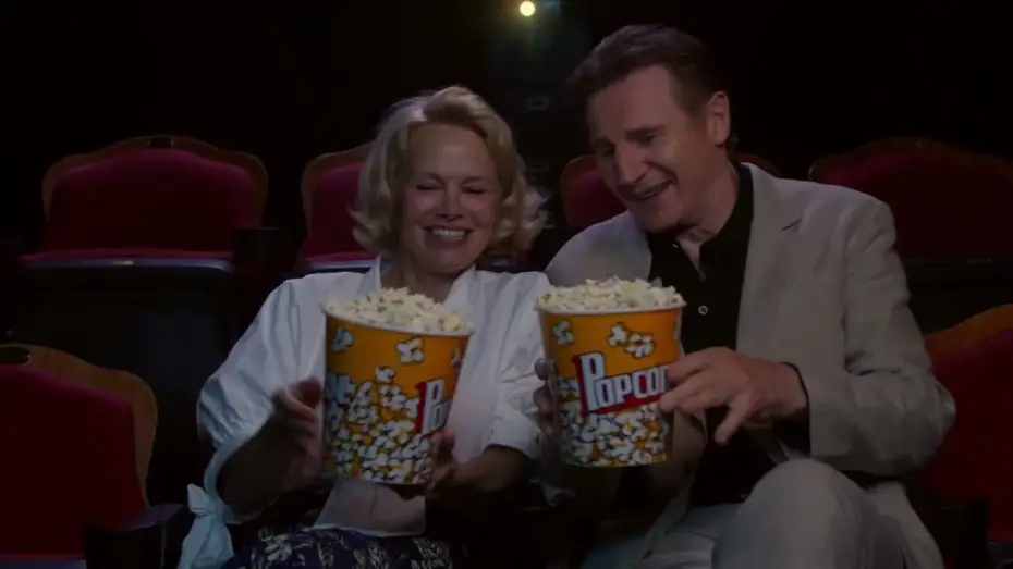 Відео до фільму Голий пістолет | La qu&iacute;mica entre LIAM NEESON Y PAMELA ANDERSON [VOSE]