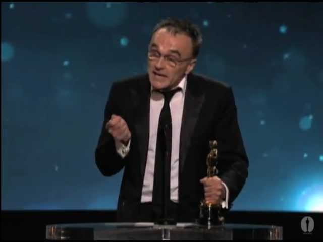 Відео до фільму Мільйонер із нетрів | Danny Boyle ‪Wins Best Director: 2009 Oscars