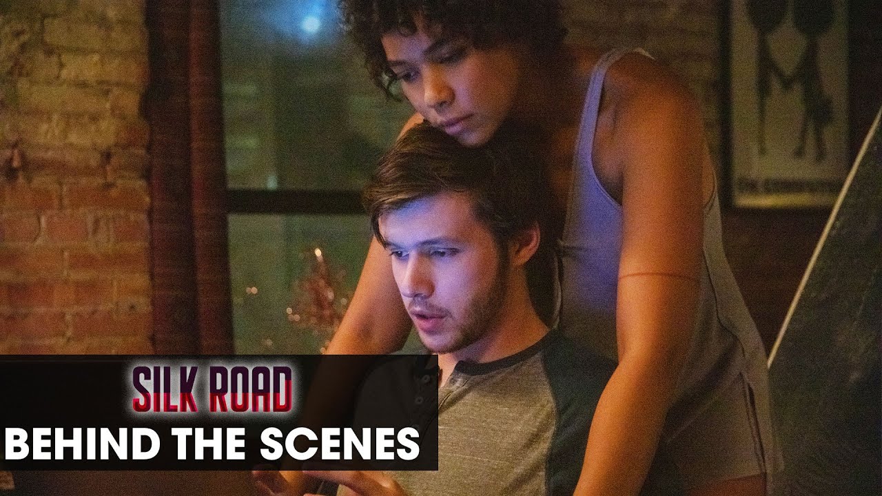 Відео до фільму Асоціальна мережа | Silk Road (2021 Movie) “On-Screen Chemistry” Behind the Scenes – Nick Robinson, Alexandra Shipp