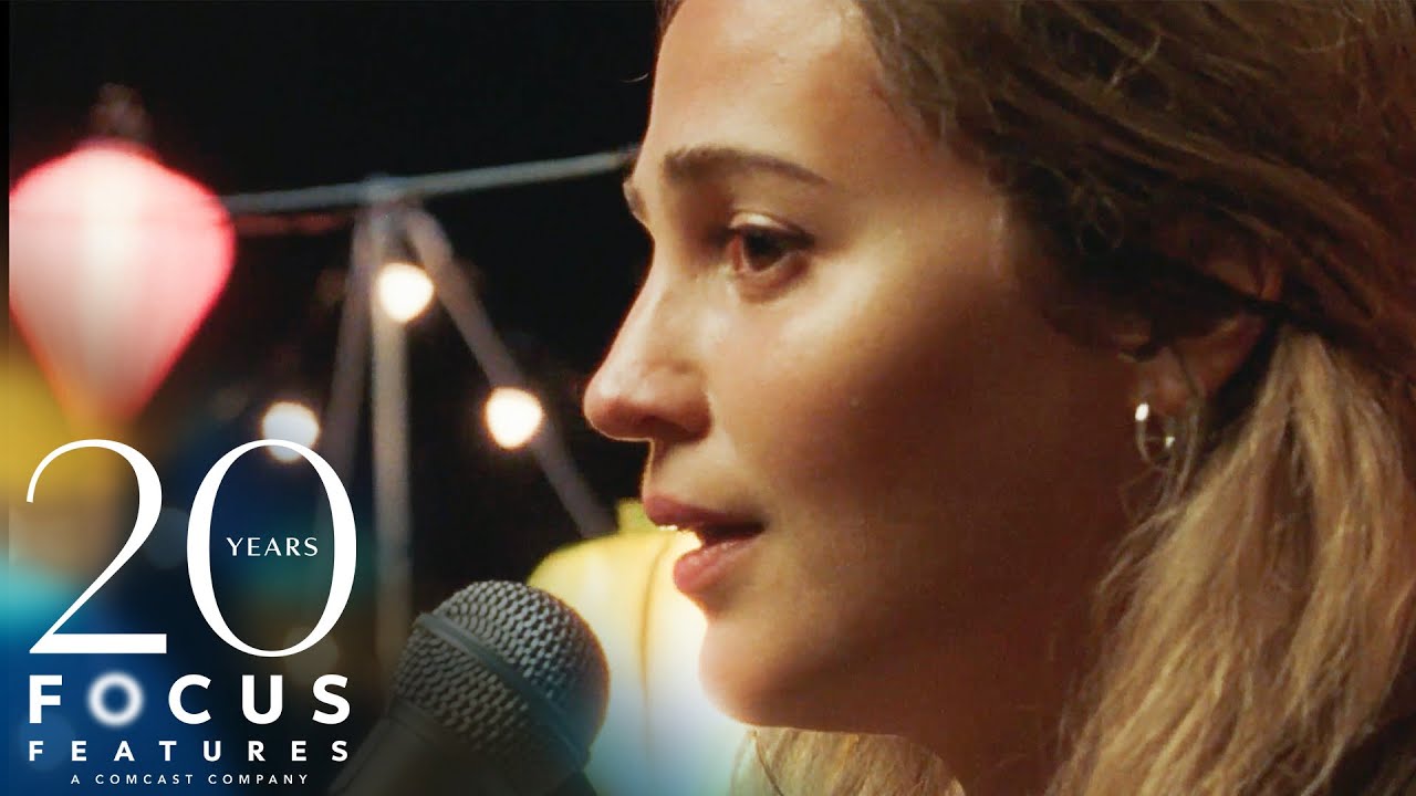 Відео до фільму Синя затока | Alicia Vikander Sings at a Dinner Party
