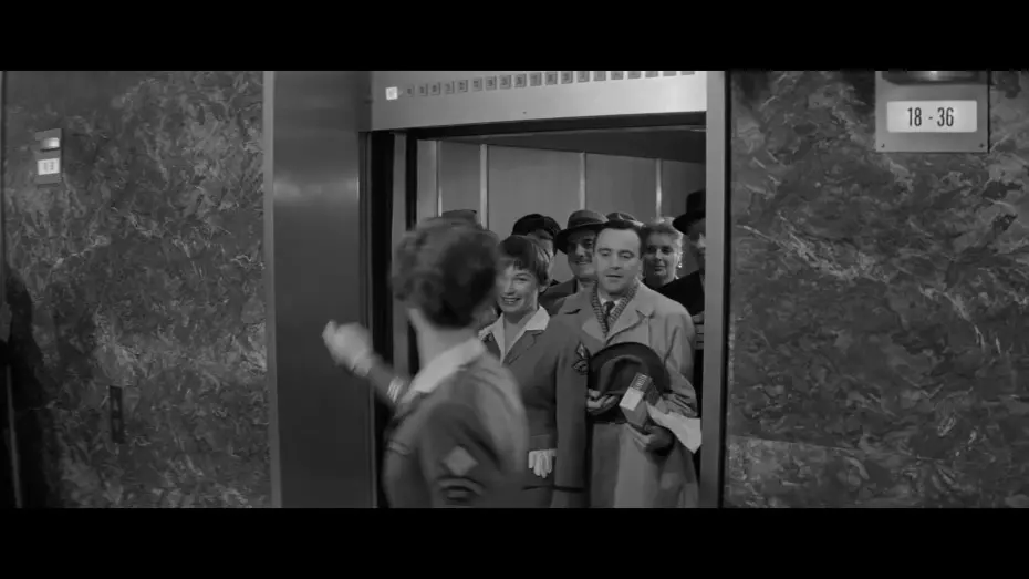 Відео до фільму Квартира | THE APARTMENT (1960) | The Elevator Operator With Shirley MacLaine | MGM