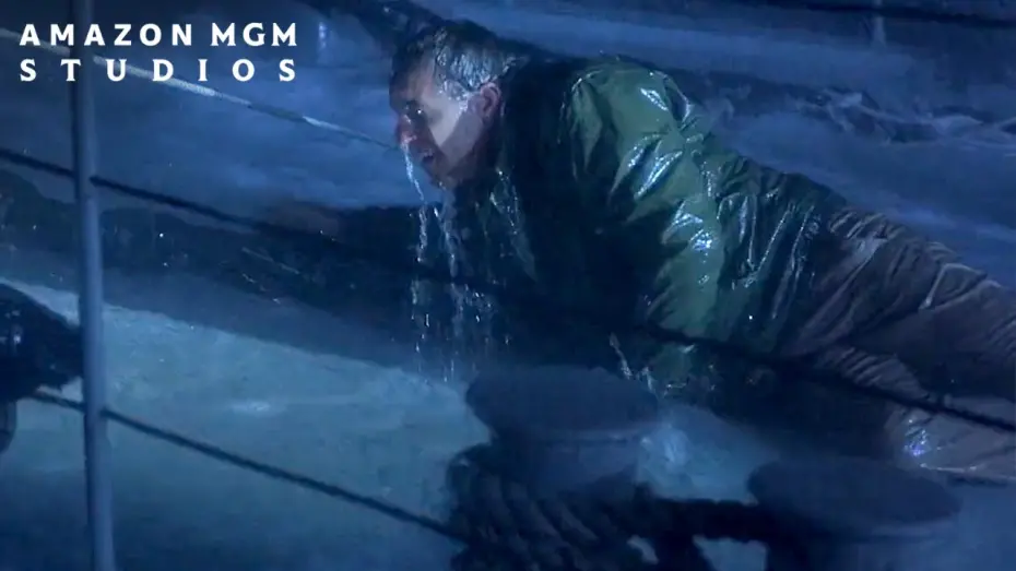 Відео до фільму Немає виходу | Tom Saves His Crewmate From Falling Overboard