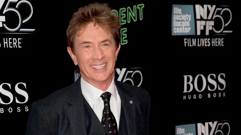 Відео до фільму Вроджена вада | NYFF52 "Inherent Vice" Red Carpet | Martin Short