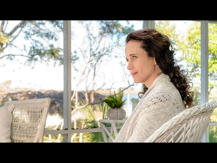 Відео до фільму The Beach House | Cast Interviews - Andie MacDowell - The Beach House