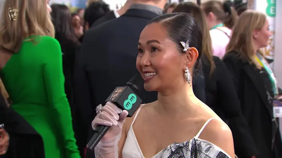 Відео до фільму Кит | Hong Chau on Working with The Whale Director Darren Aronofsky | EE BAFTAs Red Carpet