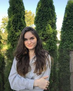 Анна Рой