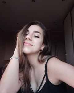 Kris Tina