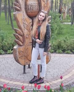 Юлія Холод