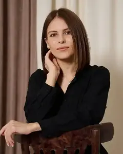 Яна Довга
