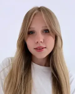 Анна Хлопова