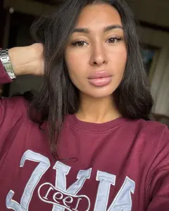 Ламия Кхан