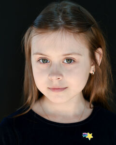  Николь Шпуталова